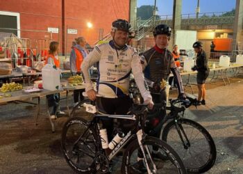 Oliver Ditlev Nielsen sammen med cykelcoach  Morten Trampedach fra Team Hjørring Youth tidligere på dagen i Aarhus. Foto: Privat.