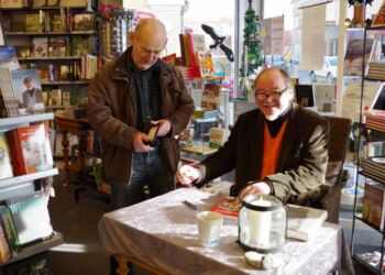 Bjarne Nielsen Brovst under en bogsignering i 2015 hos Bog & idé i Hirtshals. Foto (arkiv): Niels Skipper.