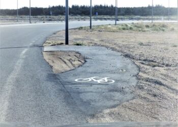 Her er et eksempel på et meget, meget lille og måske mere kuriøst stykke cykelsti i Hirtshals. Foto (arkiv): Preben Michael Rønn Andersen.