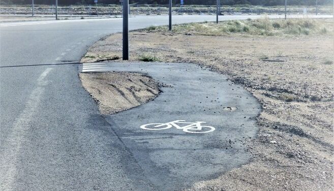 Her er et eksempel på et meget, meget lille og måske mere kuriøst stykke cykelsti i Hirtshals. Foto (arkiv): Preben Michael Rønn Andersen.