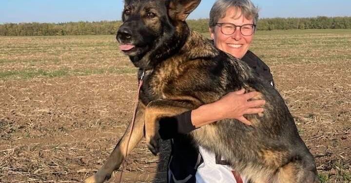 Liselotte H. Nielsen og schæferen Goa.