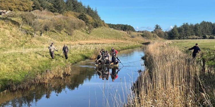Elfiskeri i Liver Å. Foto: Arkiv.