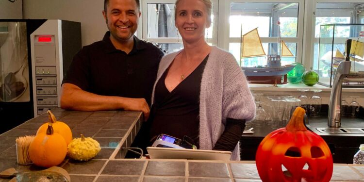 Laura Janusoniene og Kim Holger Uzice i restauranten hos Fishermans House. Foto: Arkiv.