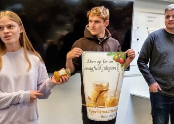 Hold 1 præsenterer en julemarmelade med appelsiner og julekrydderier.