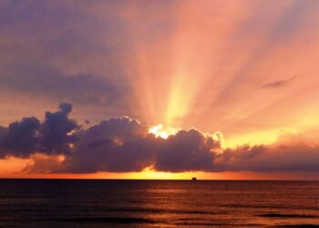 Solnedgang ved Husmoderstranden i Hirtshals. Foto (arkiv): Preben Andersen.