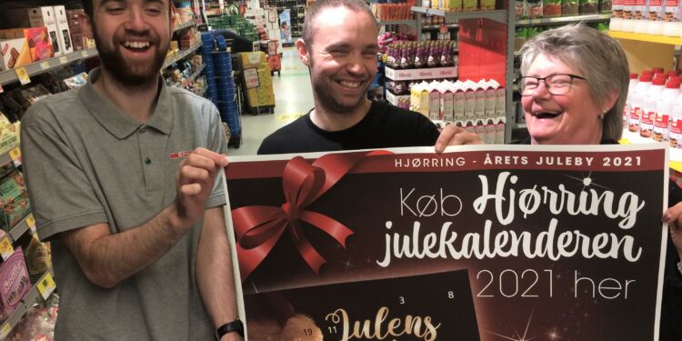 SPAR Købmand Dennis flankeres her af Andreas og købmandens mor Annette.