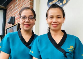 Chanunshida Kliking og assistenten Paiboon.