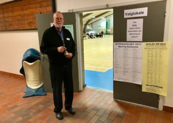 Jørn Munk Nielsen ringede kommunalvalget af i Hirtshals Hallen den 21. november 2017. Foto: Arkiv.
