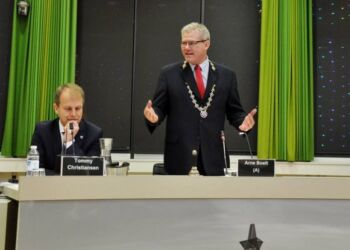 Fødselaren Arne Boelt har i 12 år båret borgmesterkæden i Hjørring Kommune. Foto: Arkiv.