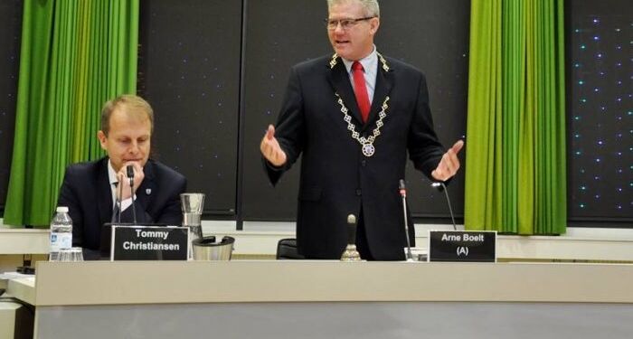 Fødselaren Arne Boelt har i 12 år båret borgmesterkæden i Hjørring Kommune. Foto: Arkiv.