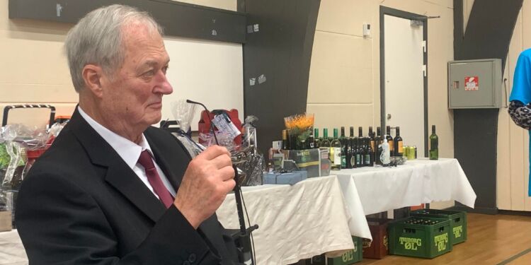 Egon Christensen ved 80 års fødselsdagen i Asdal Sognegård. Foto: Arkiv.