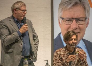 Arne Boelt (S) og Paw Rytter (T) ved valgmøde på Vrå Højskole. Foto (arkiv): Elling.