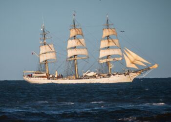 Skoleskibet Danmark ud for Hirtshals. Foto (arkiv): Steen Christensen.