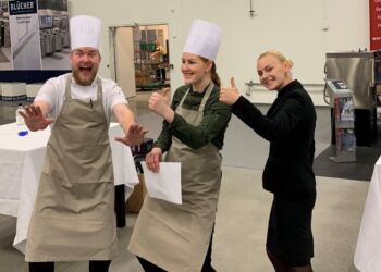 Kokkeeleverne Rasmus Jensen og stine Hartvig Pedersen samt tjenerelev Jasmin Obenheimer Mørch Jensen. Foto: Tech College.