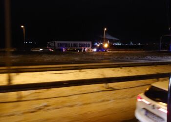 Lastbilen spærrer motorvej E39. Foto: Presse-foto.sk.