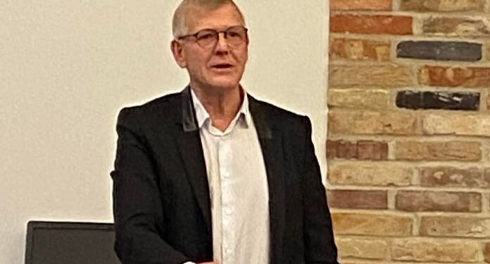 Niels Larsen.