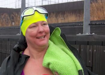 Issvømmer Dorte Lyager. Foto: Mick Knive Anderson / TV2 Nord.