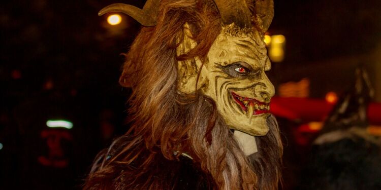 I flere lande er figuren Krampus en fast del af juletraditionen. Her er det fra et optog i Slovenien. Også Tyskland har Krampus'er i gaden årligt.
Foto: Pixabay.