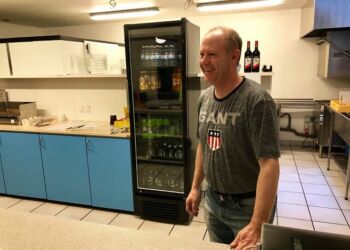 Centerleder Lars-Henrik Kristensen er sammen med souschef Lars Kruse klar med Aktiv Sommer i Hirtshals Idrætscenter. Foto: Arkiv.