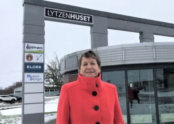 Lena Lytzen, administrator af Lytzen Huset, foran Hjørrings nye erhvervshus.