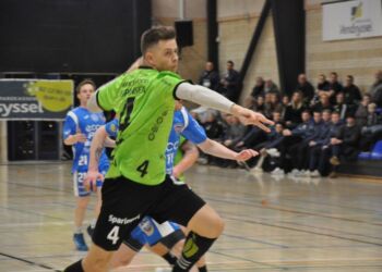 Mads Espensen i aktion – han scorede fem mål for Elitesport Vendsyssel. Foto: Erik Torp.