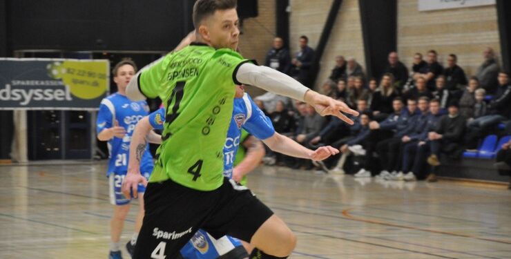 Mads Espensen i aktion – han scorede fem mål for Elitesport Vendsyssel. Foto: Erik Torp.