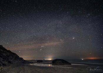 Smuk stjernehimmel over Husmoderstranden ved Hirtshals. Foto (arkiv): Jens Kranen.