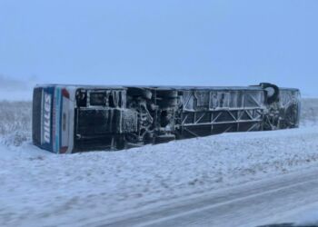 Bus fra Nilles er onsdag væltet ved Vrå. Foto: Kasper Wæhrens.