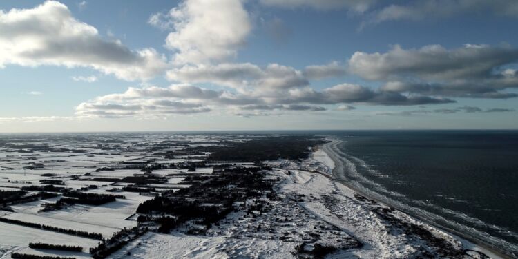 Udsigt fra Tversted over udløbet af Uggerby Å mod Hirtshals. Foto: Kasper Wæhrens.