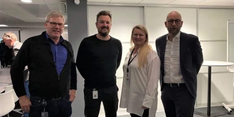 Borgmester Arne Boelt, næstgruppeformand Thomas Klimek, gruppeformand Mai-Britt Beith og fødevareminister Rasmus Prehn.