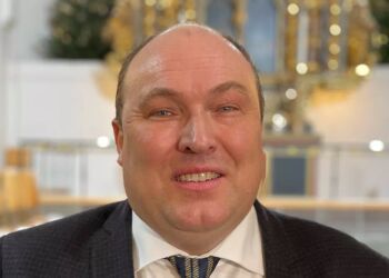 Den nye biskop, Thomas Reinholdt Rasmussen, glæder sig til dagens bispevielse - selv om den er præget af den stigende coronasmitte i samfundet. Foto: Jonas Lindberg.
