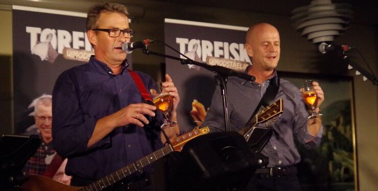 Tørfisk med lun humor på scenen i Hirtshalsl. Foto (arkiv): Privat.