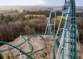 Fønix bliver den første rutsjebane i verden med et såkaldt stall loop, hvor det klassiske loop kombineres med en omvendt camelback, som giver en oplevelse af vægtløshed.
Foto: Fårup Sommerland.
