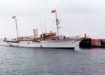 Kongeskibet Dannebrog anduver Hirtshals Havn. Foto (arkiv): Leo Kristensen.