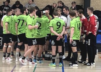 Cheftræner Jonas Aaen instruerer spillerne hos Elitesport Vendsyssel. Foto: Arkiv.