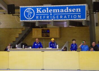 Fodboldlegenderne Kurt Christensen og Steffen Ledet styrer igen slagets gang i Hirtshals Idrætscenter. Foto: Arkiv.