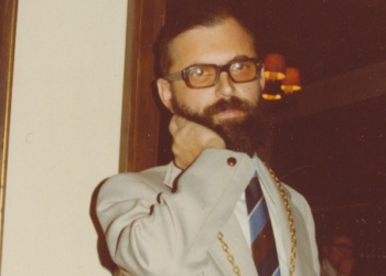 Forfatteren og digteren Knud Holst. Foto: Arkiv.