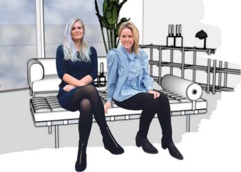 Louise Bennedsen (til venstre) og Sisse Bach står den nye digitale uddannelse. Foto: Erhverv Hjørring.