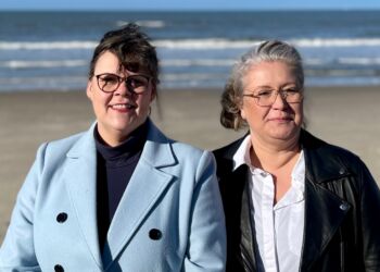 Marianne Agerholm og Tanja Nielsen er de to friske kvinder bag det lokale initiativ med Vesterhavs Basar. Foto: Cecilie Nielsen.