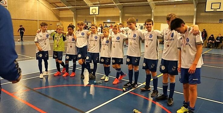 Seje og stolte drenge fra Team Horne Hirtshals. Foto (arkiv): Hans Wendelboe Bøcher.