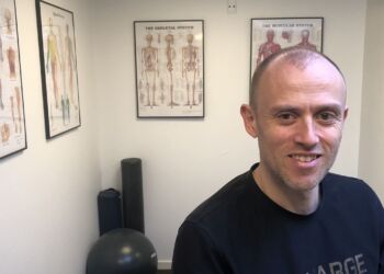 Fysioterapeut Henrik Vestergaard Jensen: På massagebriksen giver spillerne udtryk for både
glæder og frustrationer.