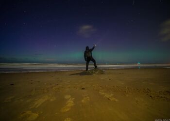 Husmoderstarnden under en smuk nattehimmel ved Hirtshals. Foto: Arturs Pirazkov.