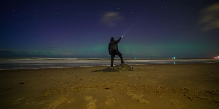 Husmoderstarnden under en smuk nattehimmel ved Hirtshals. Foto: Arturs Pirazkov.