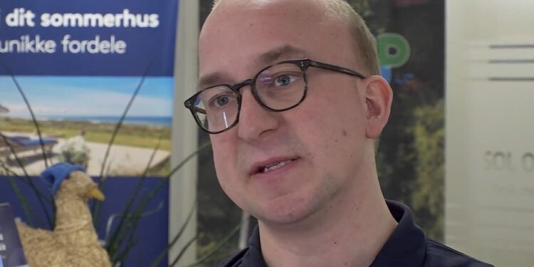 Jonas Balle Pedersen fra Sol og Strand. Foto: TV2 Nord.