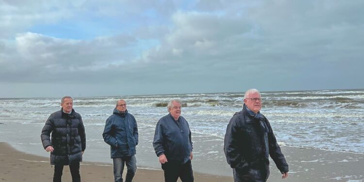 Kystsikringsgruppen besigtiger stranden.