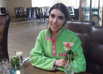 Anastasia Andrukhiv nåede kun at synge til premieren den 23. februar 2022 i operaen i Kyev. Dagen efter faldt bomberne. Nu sidder Anastasia i Blokhus og de fleste af de andre sangere i beskyttelsesrum i Kyev.
Foto: © Peter Wendelboe.