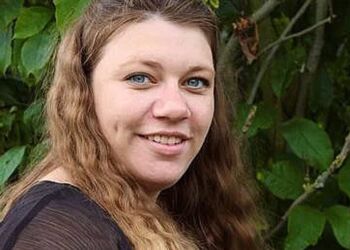 Anne Mette Frederiksen blev gift i maj, og allerede tre måneder senere fødte hun sit første barn, datteren Thrud. Tre uger senere var hun død. Privatfoto.