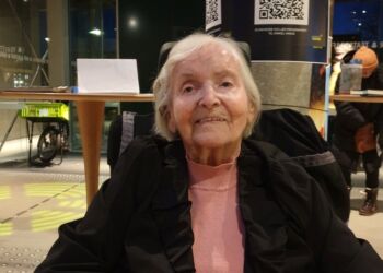 Ebba Clausen på 104 år nyder fptrsat at gæste Vendsyssel Teater.