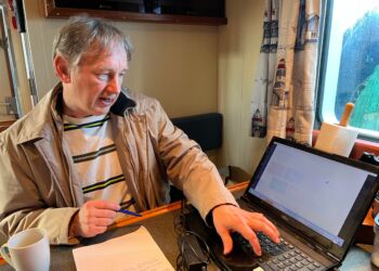 Eivind Jacobsen ses her foran computeren ombord på HG 236 Milton under et besøg i Hirtshals. Foto (arkiv): Niels Skipper.