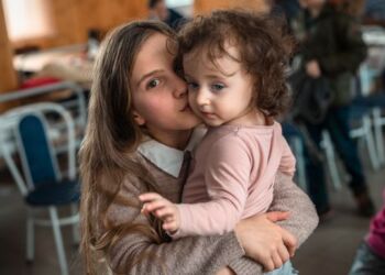 Lige nu er tusindvis af ukrainske familier på flugt fra krigen. Folkekirkens Nødhjælp yder akut hjælp til mennesker på flugt. Foto: Antti Yrjönen.